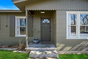 511 Olive St, Fredericksburg, TX 78624 - Photo 4