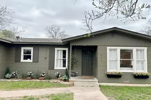 511 Olive St, Fredericksburg, TX 78624 - Photo 8