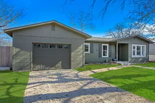 511 Olive St, Fredericksburg, TX 78624 - Photo 2