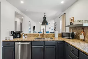 511 Olive St, Fredericksburg, TX 78624 - Photo 8