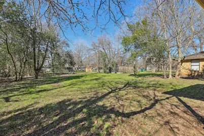 304 Harris Street, Smithville, TX 78957 - Photo 22