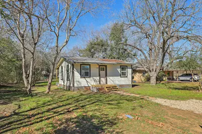 304 Harris Street, Smithville, TX 78957 - Photo 8