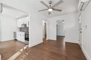 304 Harris St, Smithville, TX 78957 - Photo 12