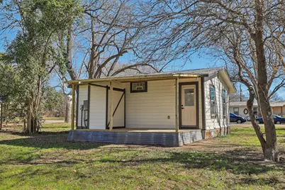 304 Harris Street, Smithville, TX 78957 - Photo 4