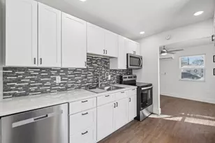 304 Harris St, Smithville, TX 78957 - Photo 16