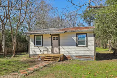 304 Harris Street, Smithville, TX 78957 - Photo 1