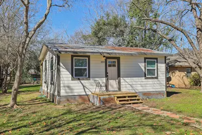 304 Harris Street, Smithville, TX 78957 - Photo 6