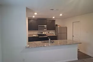 405 Riverdale Dr, Jarrell, TX 76537 - Photo 2