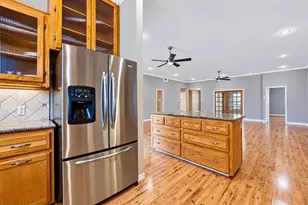 8015 Gault St, Austin, TX 78757 - Photo 10