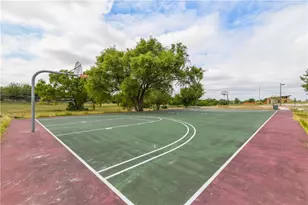 104 Finley St, Hutto, TX 78634 - Photo 32