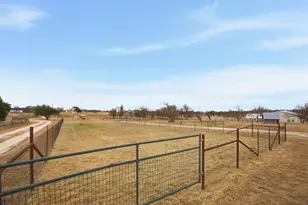 610 Eastview Dr, Georgetown, TX 78626 - Photo 2