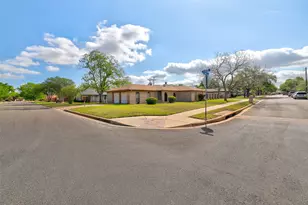 2303 Dawn Dr, Georgetown, TX 78628 - Photo 2