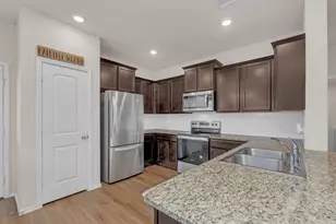 1704 T H Johnson Dr, Taylor, TX 76574 - Photo 10