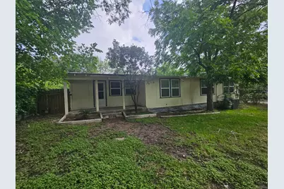 907 Neches Street, Lockhart, TX 78644 - Photo 1