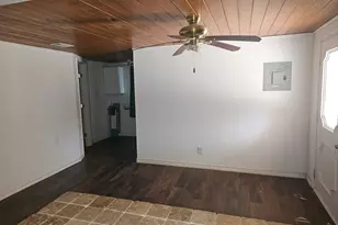 907 Neches St, Lockhart, TX 78644 - Photo 10
