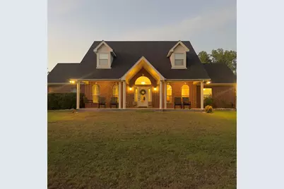 310 E 10th Street, Elgin, TX 78621 - Photo 1
