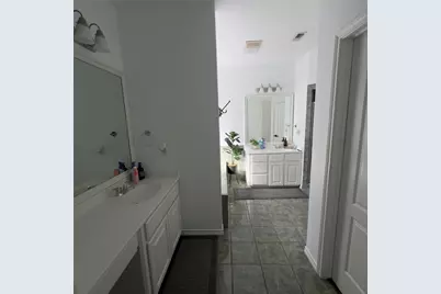 310 E 10th Street, Elgin, TX 78621 - Photo 4