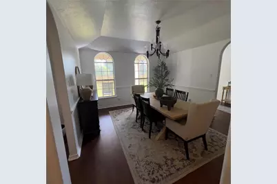 310 E 10th Street, Elgin, TX 78621 - Photo 10