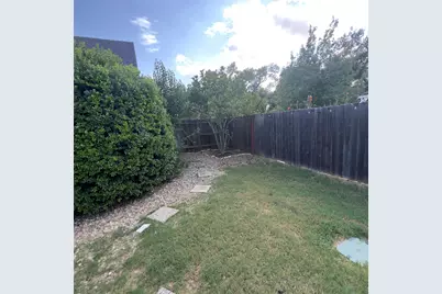 310 E 10th Street, Elgin, TX 78621 - Photo 28
