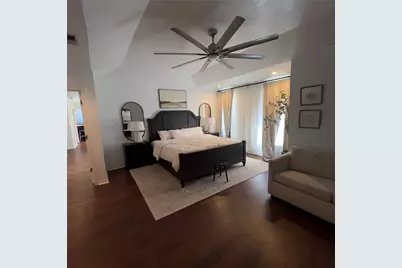 310 E 10th Street, Elgin, TX 78621 - Photo 2