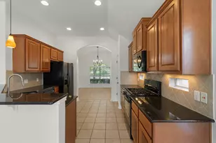 1689 Hidden Springs Path, Round Rock, TX 78665 - Photo 10