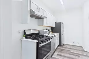 911 W 22nd St, Austin, TX 78705 - Photo 2