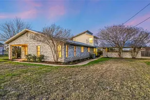 122 Forest Lake Dr, Del Valle, TX 78617 - Photo 2