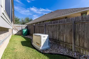 321 Lightcliff St, Hutto, TX 78634 - Photo 32