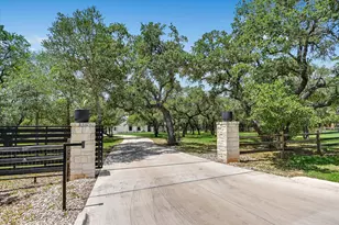 400 Creekside Dr, Buda, TX 78610 - Photo 2