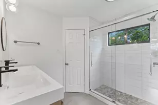 8302 Bradford Edward Cove, Austin, TX 78759 - Photo 4