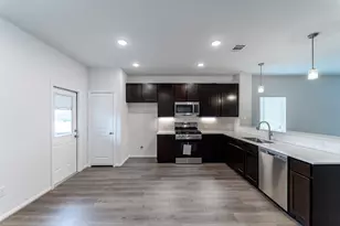 531 Yellowstone Dr, Kyle, TX 78640 - Photo 2