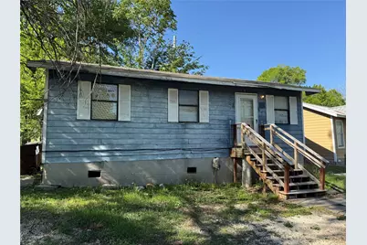 907 E Market Street, Lockhart, TX 78644 - Photo 1