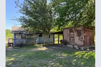 907 E Market Street, Lockhart, TX 78644 - Photo 4