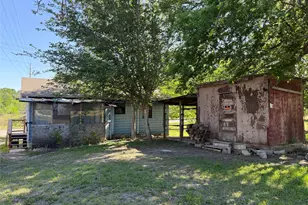 907 E Market St, Lockhart, TX 78644 - Photo 4