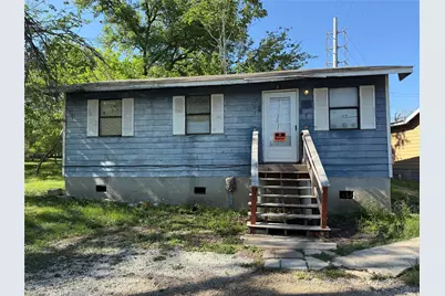 907 E Market Street, Lockhart, TX 78644 - Photo 2