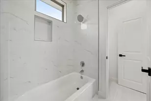 504 Walker St, Smithville, TX 78957 - Photo 32