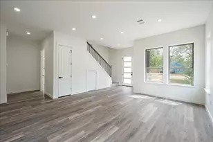 504 Walker St, Smithville, TX 78957 - Photo 6