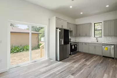 504 Walker Street, Smithville, TX 78957 - Photo 10