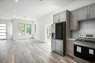 504 Walker St, Smithville, TX 78957 - Photo 14