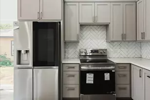 504 Walker St, Smithville, TX 78957 - Photo 12