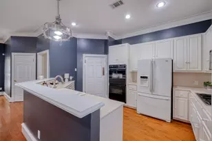 1204 W 39th St, Austin, TX 78756 - Photo 14