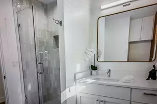 106 E 35th St, Austin, TX 78705 - Photo 8