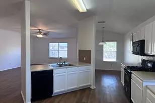 12720 Waynespur Ln, Elgin, TX 78621 - Photo 6