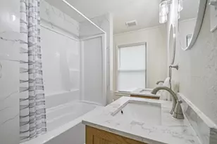 605 Bishop St, Smithville, TX 78957 - Photo 26
