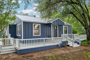605 Bishop St, Smithville, TX 78957 - Photo 2
