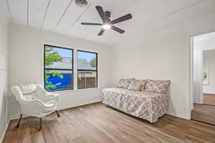 605 Bishop St, Smithville, TX 78957 - Photo 22