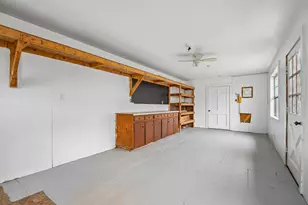 605 Bishop St, Smithville, TX 78957 - Photo 36