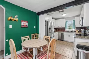 606 E Pecan St, Taylor, TX 76574 - Photo 8