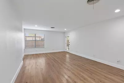 556 E 19th Street, Georgetown, TX 78626 - Photo 16