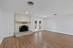 556 E 19th St, Georgetown, TX 78626 - Photo 8